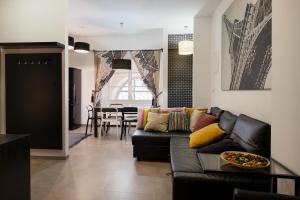 Napoleon Apartments