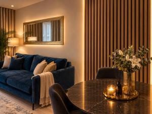 Grzybowska Blue City Centre Apartment by BookingHost
