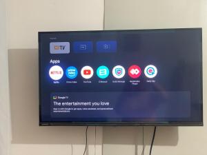 1 BigBR, QueenBed, NearGate, Netfix, Hot&ColdShowr