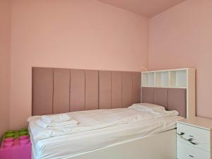 Spacious Living - Dedicated Workspace Near Metro by Flat Manаger