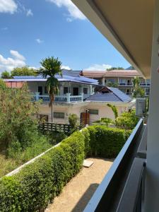 Modern 1-Bedroom Apartment with Terrace near Lamai Beach