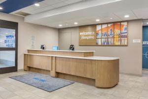 Hampton Inn & Suites Cincinnati Uptown - University Area