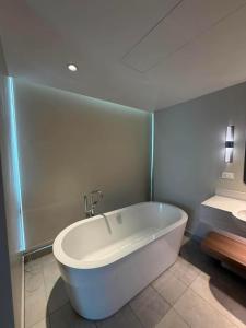 Acqua Luxury Suite by AC