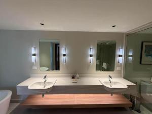Acqua Luxury Suite by AC