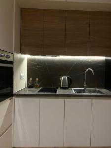 E&R Apartments at Myslym Shyri