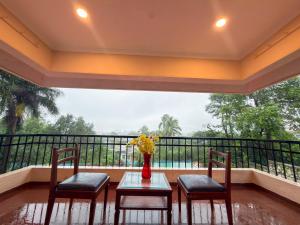 BAASTIAN VILLA - Mountain View l Spacious Pool Area l BBQ l Prime Location