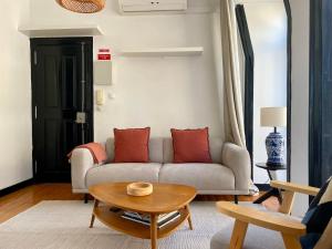 Central Hidden Gem Rustic Modern 2 Bedroom Flat