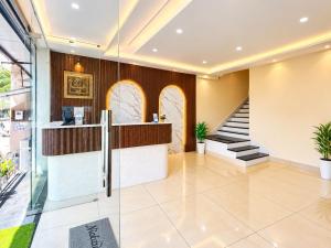 Hotel F-Tune Premium Near Railway Station And Mahakal Temple # Fully AC Room- Best Prime Location