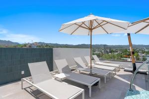 New Listing 2BR condo near the ocean with pool, gym, WiFi, and parking