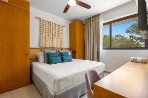 2BR condo in La Cruz with pool, balcony, AC, WiFi & kitchen