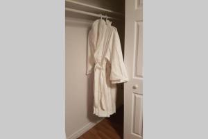 1-Bedroom Apartment Sweet #7 by Amazing Property Rentals
