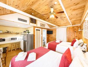 Cottage 4 - Year Round Pet Friendly 50 Fee 1 Bed w Loft 1 Bath & Courtyard