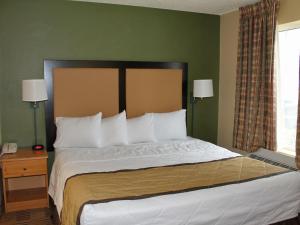 Deluxe Studio with 1 King Bed - Disability Access - Non-Smoking room in Extended Stay America Suites - Orlando - Southpark - Equity Row