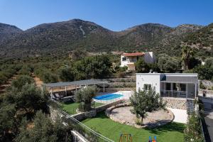 Family Villa Basilicata Gloria with Private Heated Pool, BBQ & Kids Play Area
