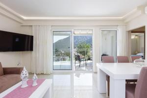 Family Villa Basilicata Gloria with Private Heated Pool, BBQ & Kids Play Area
