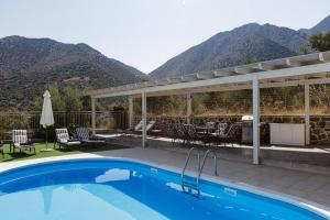 Family Villa Basilicata Gloria with Private Heated Pool, BBQ & Kids Play Area