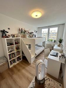 Modern Luxury Haven with Balcony View & Jacuzzi Near Airport