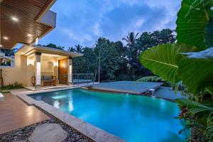 DE TUKAD Luxury Villa In Ubud With River View