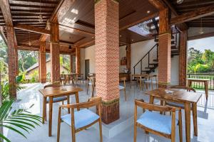DE TUKAD Luxury Villa In Ubud With River View