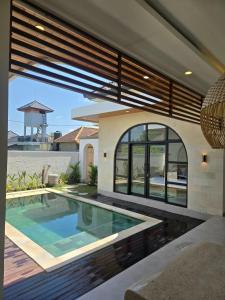 2 Bedroom, New, Excellent location, Private Pool!