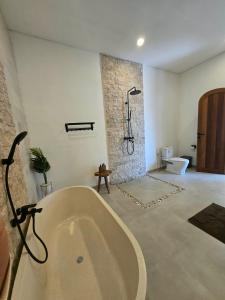 2 Bedroom, New, Excellent location, Private Pool!