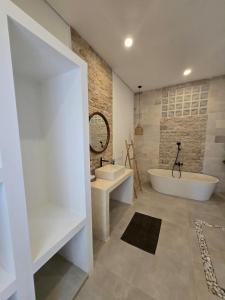 2 Bedroom, New, Excellent location, Private Pool!