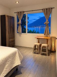 Volcano Nest Lakefront House