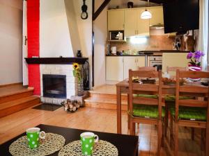 Lakeside holiday home with private garden