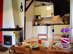 Lakeside holiday home with private garden