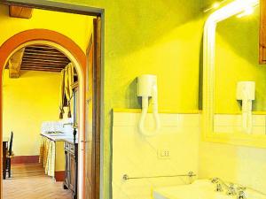 Estate in Monte Serra with Panoramic Views