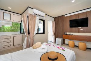 The Outdoor Kata Hotel