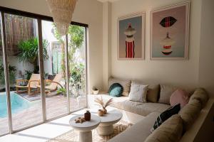 Oasis Kentia - An Exquisite Tropical Hideaway Villa