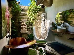 Villa PARVATI Near Ubud Private Gym Copper Tub