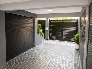 Resort-style home in Cubao with salt pool - Walk to Araneta