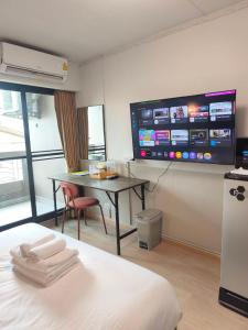 Studio 1 Bed fast wifi-MRT Sutthisarn 307