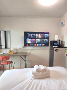 Studio 1 Bed fast wifi-MRT Sutthisarn 307