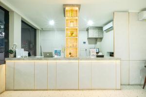 Urbanview Daily Guest House Pasteur Bandung