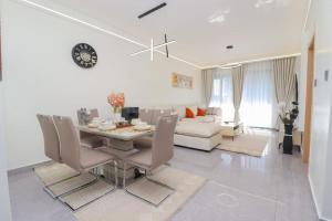 Luxury 2BR City View Apartment near Junction Mall