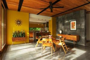3BR Mid-Century Villa Pool & Yoga Deck Canggu