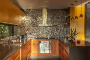 3BR Mid-Century Villa Pool & Yoga Deck Canggu