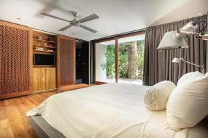3BR Mid-Century Villa Pool & Yoga Deck Canggu