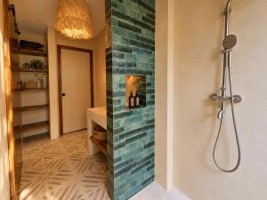 Beautiful garden villa, close to town