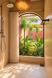Beautiful garden villa, close to town