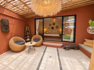Beautiful garden villa, close to town