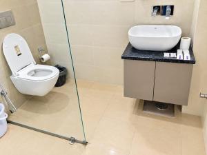 Alpha Stays - 1BHK Service Apartment Near Artemis Hospital Gurgaon - Manage by Revemaster