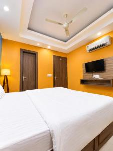 Alpha Stays - 1BHK Service Apartment Near Artemis Hospital Gurgaon - Manage by Revemaster