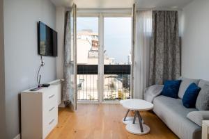 Park Mirowski Skyline Apartment by BookingHost