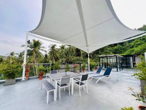 Surin Park Penthouse Sea View by Destada