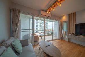 Jomtien Oceanview Studio at View Talay5 and Big Pool