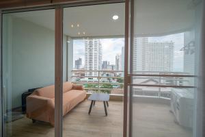 Jomtien Oceanview Studio at View Talay5 and Big Pool